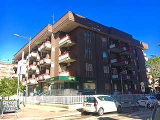 Ufficio in Vendita a Bari, 300'000€, 100 m²