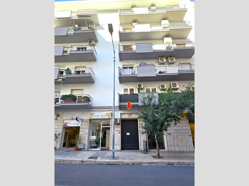 Immobile commerciale in Affitto a Bari, 350€, 35 m²