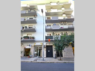 Immobile commerciale in Affitto a Bari, 350€, 35 m²