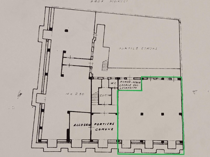 Magazzino in Vendita a Catania, 10'000€, 106 m²