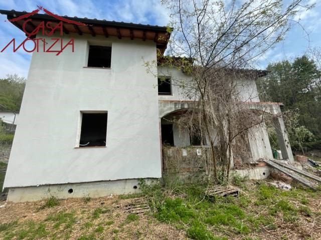 Casa Indipendente in Vendita a Barga, 155'000&euro;, 200 m²