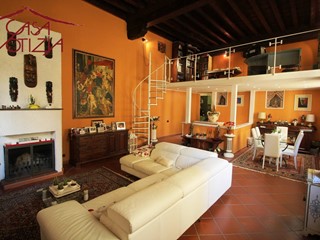 Appartamento in Vendita a Lucca, 550'000€, 230 m²