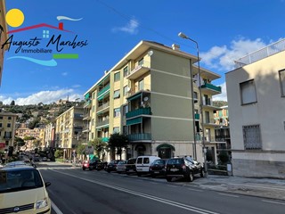 Appartamento in Affitto a Recco, 850€, 100 m²