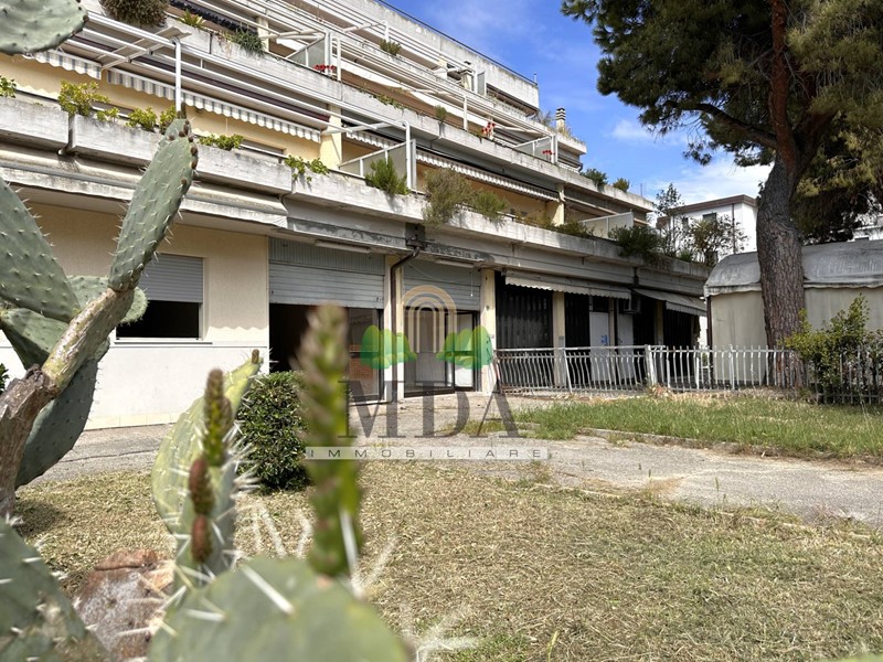 Immobile commerciale in Vendita a Martinsicuro, 58'000€, 116 m²