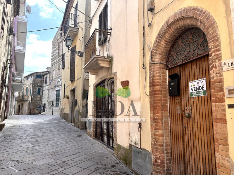 Casa Indipendente in Vendita a Bellante, 59'000€, 190 m²