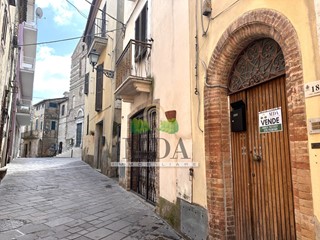 Casa Indipendente in Vendita a Bellante, 59'000€, 190 m²