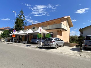 Immobile commerciale in Vendita a Martinsicuro, 155'000€, 180 m²