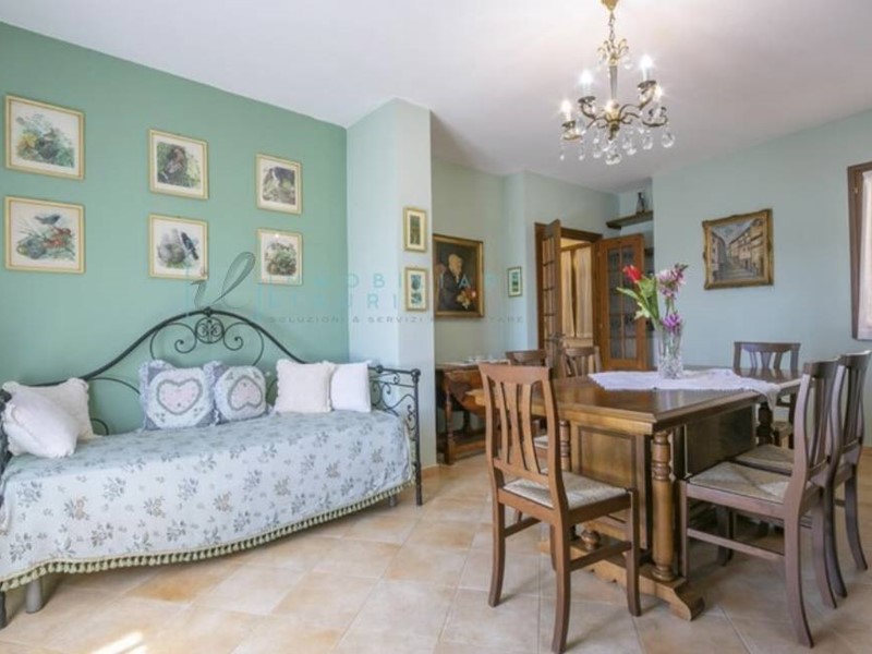 Casa Indipendente in Vendita a Armo, 130'000€, 98 m²