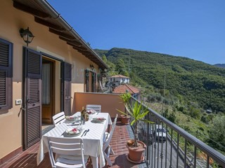 Casa Indipendente in Vendita a Armo, 130'000€, 98 m²