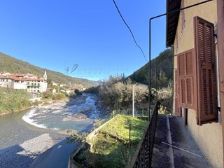 Quadrilocale in Vendita a Vessalico, 50'000€, 150 m²