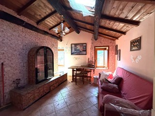 Rustico in Vendita a Pieve di Teco, 45'000€, 200 m²