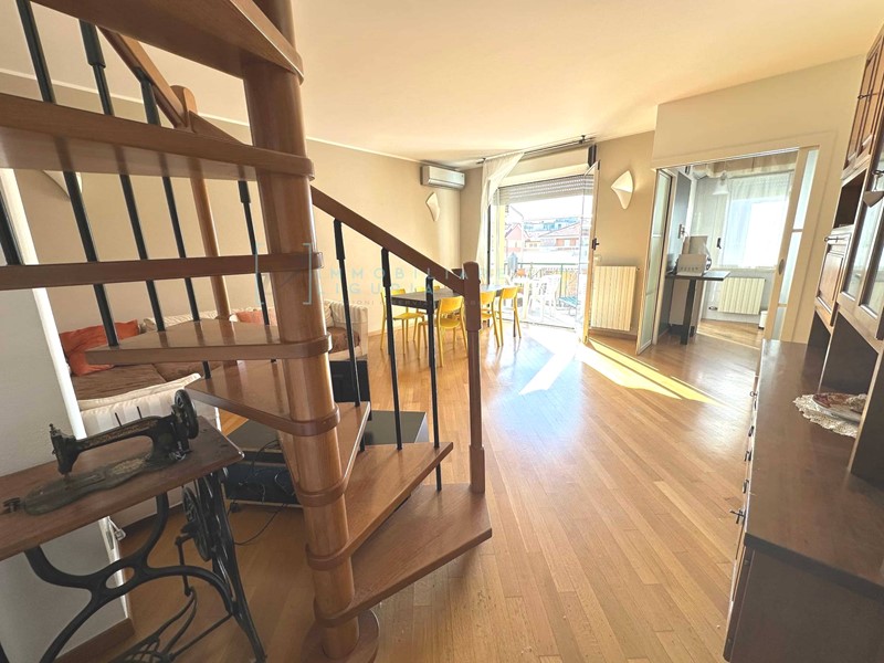 Appartamento in Vendita a Albenga, 320'000€, 104 m²