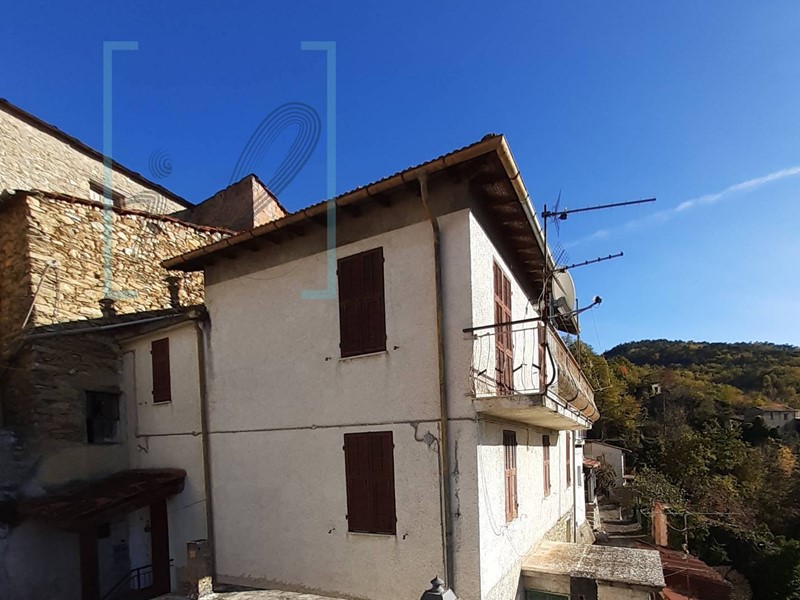 Rustico in Vendita a Aquila d'Arroscia, 60'000€, 180 m²