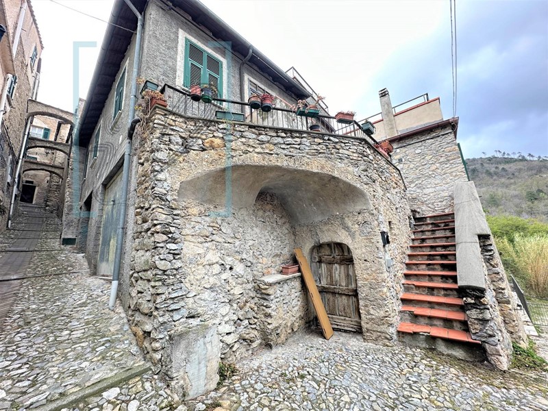 Rustico in Vendita a Balestrino, 120'000€, 150 m²