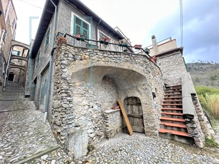 Rustico in Vendita a Balestrino, 120'000€, 150 m²