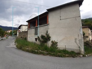 Rustico in Vendita a Armo, 46'000€, 185 m²