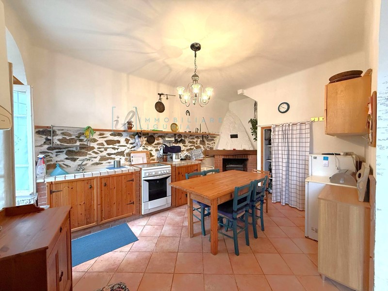 Rustico in Vendita a Pieve di Teco, 65'000€, 150 m²