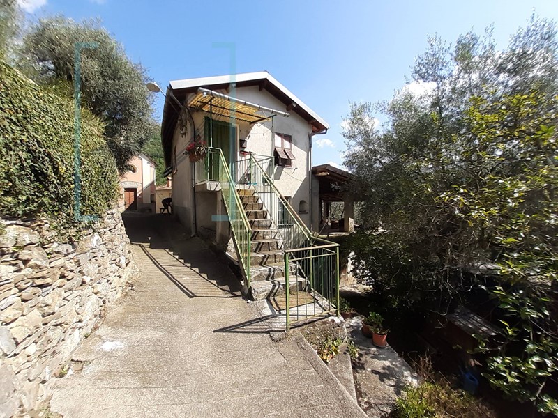 Rustico in Vendita a Pieve di Teco, 98'000€, 150 m²