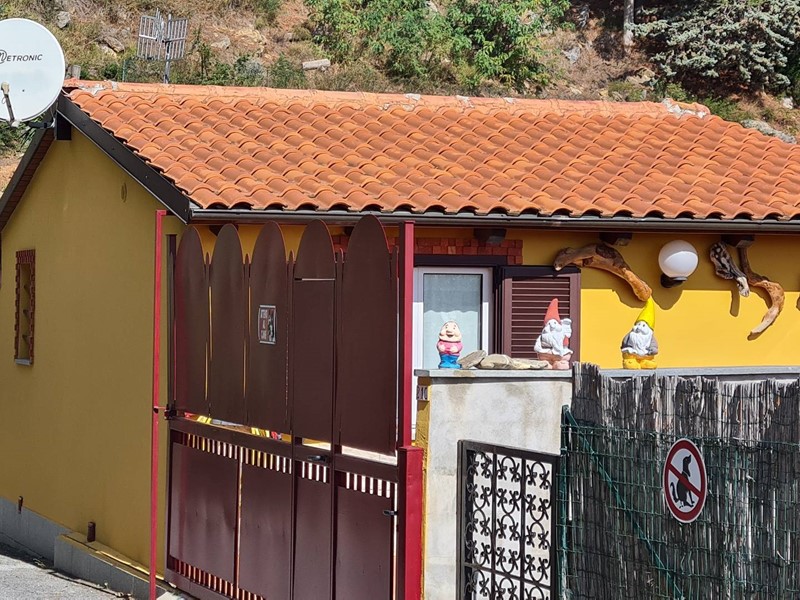 Villa in Vendita a Cisano sul Neva, 125'000€, 50 m²