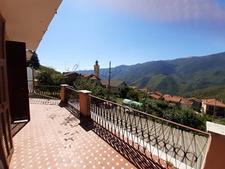 Rustico in Vendita a Pornassio, 135'000€, 240 m²