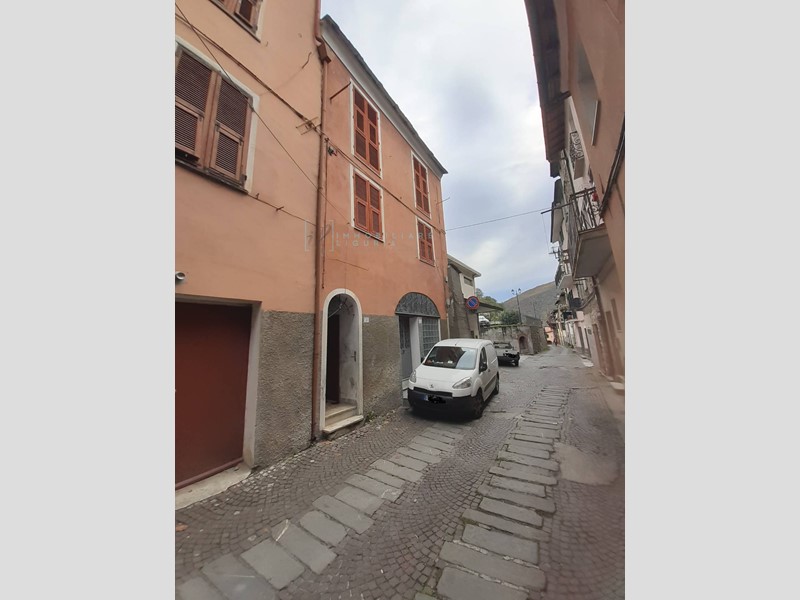 Casa Indipendente in Vendita a Pieve di Teco, 120'000€, 150 m²