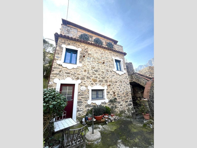 Rustico in Vendita a Castelbianco, 420'000€, 150 m²