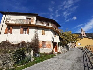Casa Indipendente in Vendita a Cosio d'Arroscia, 65'000€, 200 m²