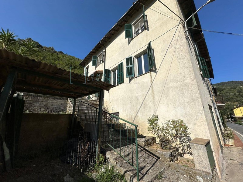 Rustico in Vendita a Castelbianco, 90'000€, 125 m²
