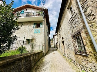 Rustico in Vendita a Bardineto, 53'000€, 250 m²