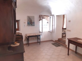 Appartamento in Vendita a Pieve di Teco, 60'000€, 120 m²