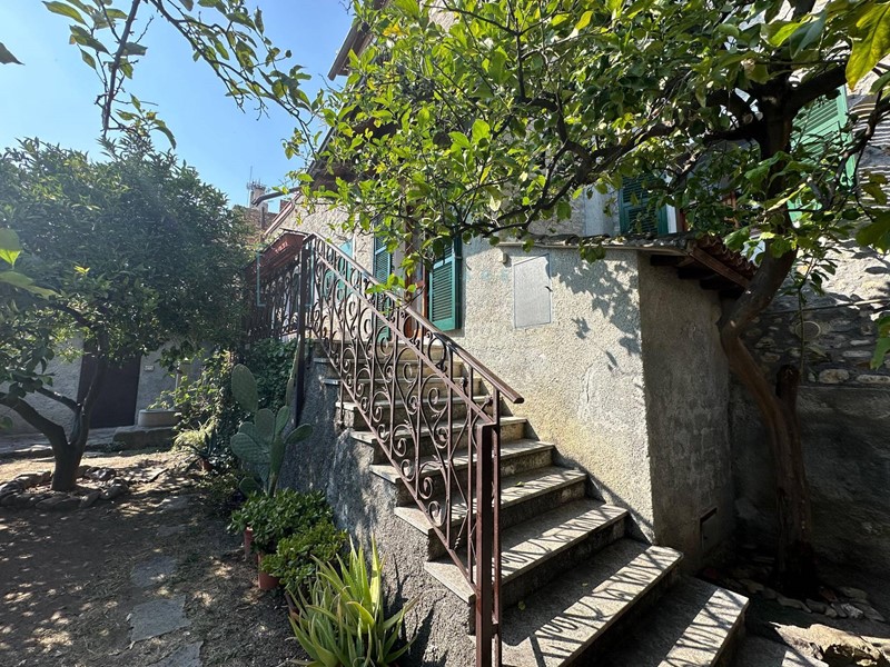 Rustico in Vendita a Albenga, 398'000€, 135 m²