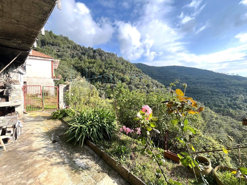 Casa Indipendente in Vendita a Casanova Lerrone, 165'000€, 237 m²