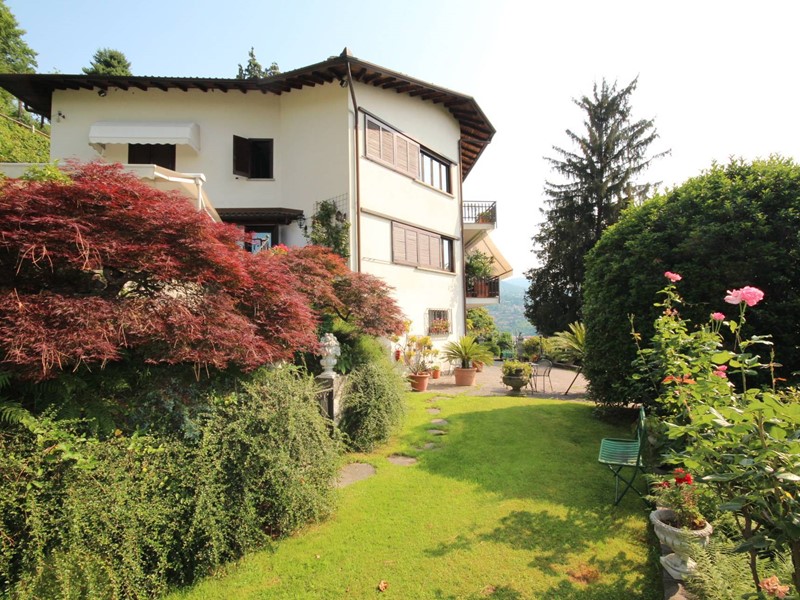 Villa in Vendita a Verbania, 400 m²