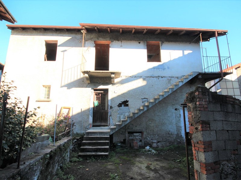 Casa Indipendente in Vendita a Verbania, 95'000&euro;, 210 m²