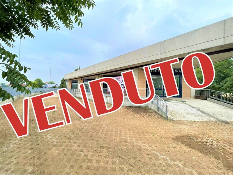 Immobile commerciale in Vendita a Isso, 450'000€, 850 m²