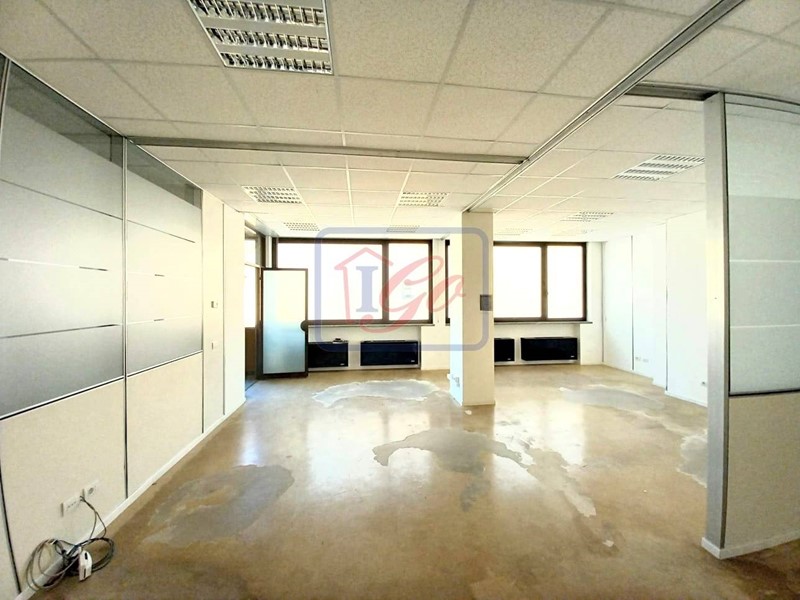 Immobile commerciale in Affitto a Trezzo sull'Adda, 1'650€, 180 m²
