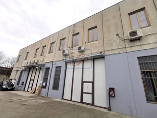 Capannone in Vendita a Trezzo sull'Adda, 65'000€, 100 m²