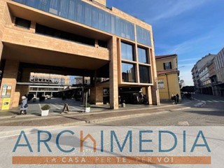 Ufficio in Affitto a Varese, 1'750&euro;, 125 m²