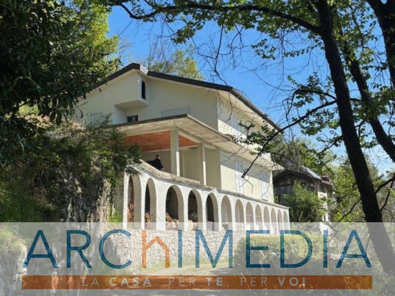 Villa in Vendita a Arcisate, 348'000€, 206 m²