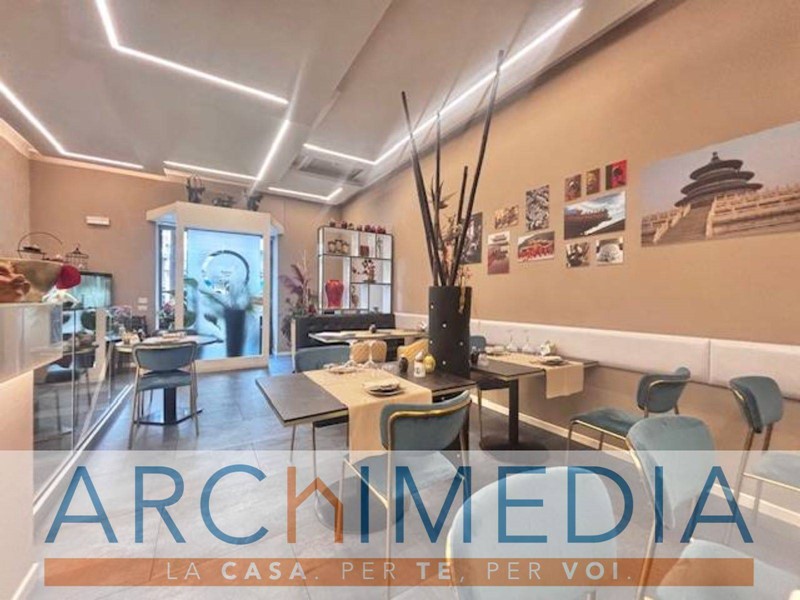 Immobile commerciale in Vendita a Varese, 215'000€, 200 m²