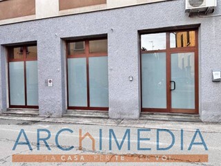 Negozio in Affitto a Malnate, 700&euro;, 60 m²