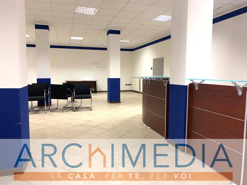 Ufficio in Vendita a Varese, 85'000€, 200 m²