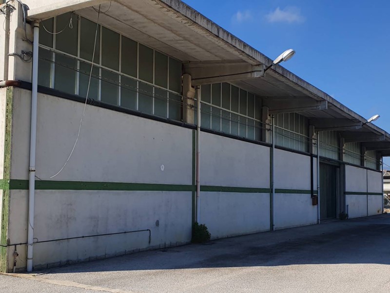 Capannone in Affitto a Tortoreto, 1'600€, 800 m²