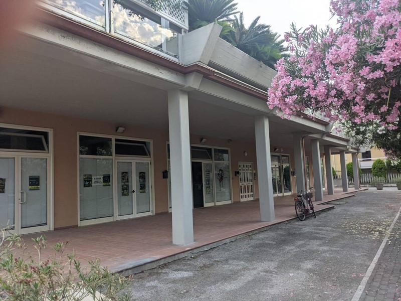 Immobile commerciale in Vendita a Giulianova, 153'000€, 200 m²