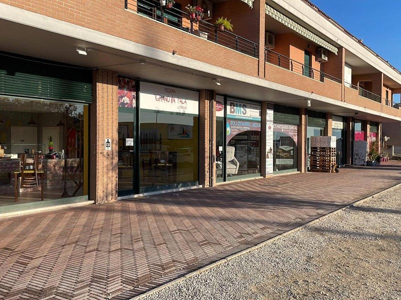 Immobile commerciale in Vendita a Teramo, 105'000€, 600 m²