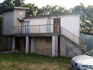 Rustico in Vendita a Basciano, 62'000€, 200 m²