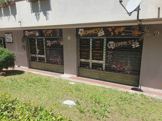 Immobile commerciale in Vendita a Teramo, 100'000€, 80 m²