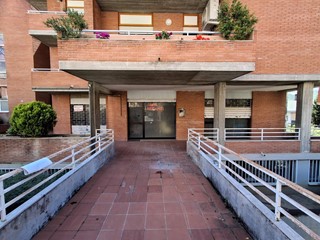 Immobile commerciale in Vendita a Teramo, 90'000€, 90 m²