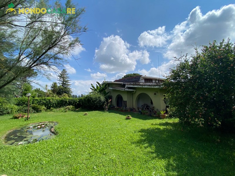 Villa in Vendita a Palombara Sabina, 239'000&euro;, 235 m²