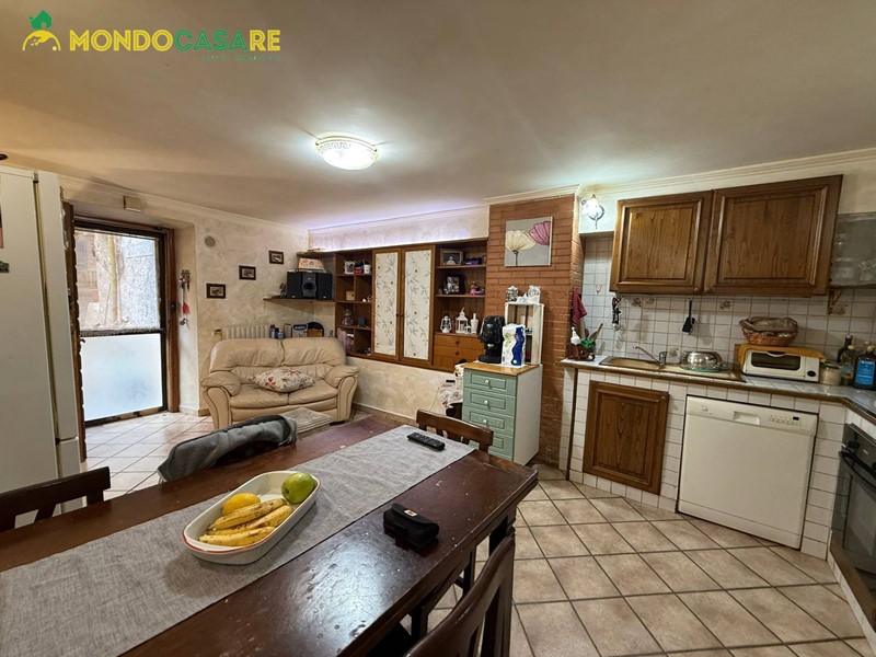 Trilocale in Vendita a Guidonia Montecelio, 69'000€, 99 m²